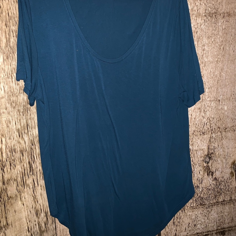 Women’s teal scoop neck shirt